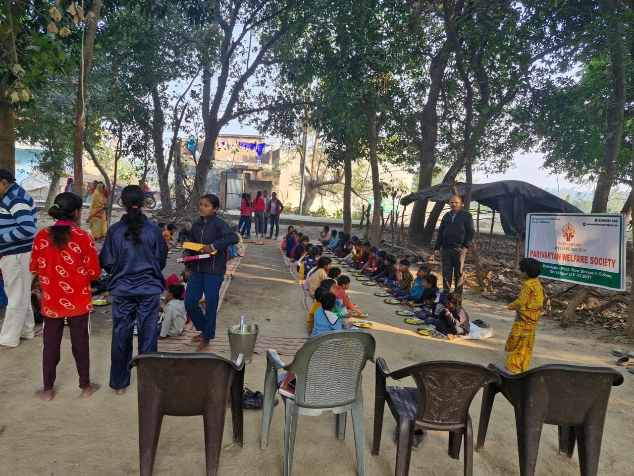 Street food distribution by Parivartan Welfare Society